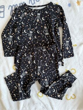 NWOT Sweet Bamboo Halloween pajama set - 18-24M